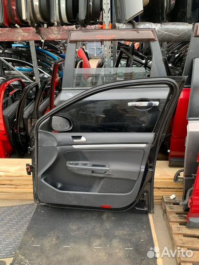 Правая передняя дверь Volkswagen Jetta 5 седан