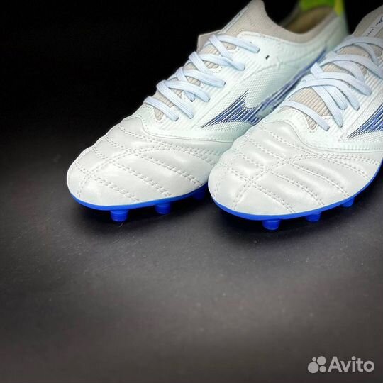 Футбольные бутсы Mizuno