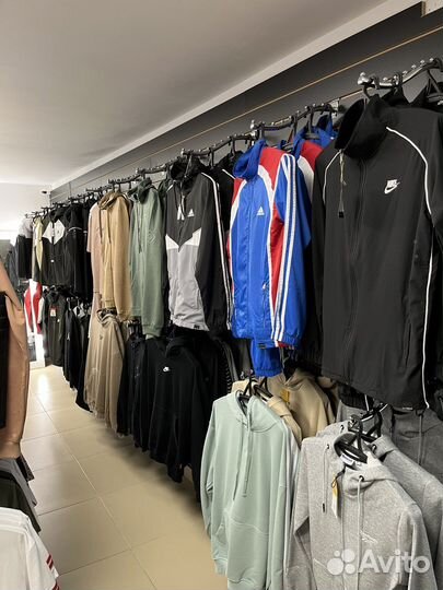 Костюмы/кроссовки/футболки/кепки/сумки