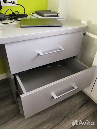 Стол письменный