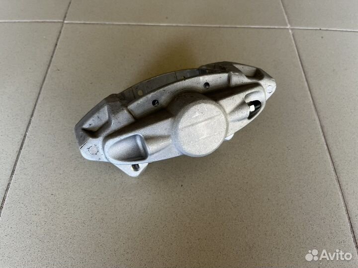 Суппорт Infiniti задний 44011-JL02A