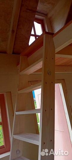 Домик из дерева