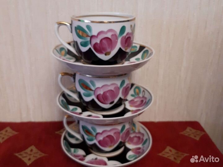 Чайные чашки с блюдцами
