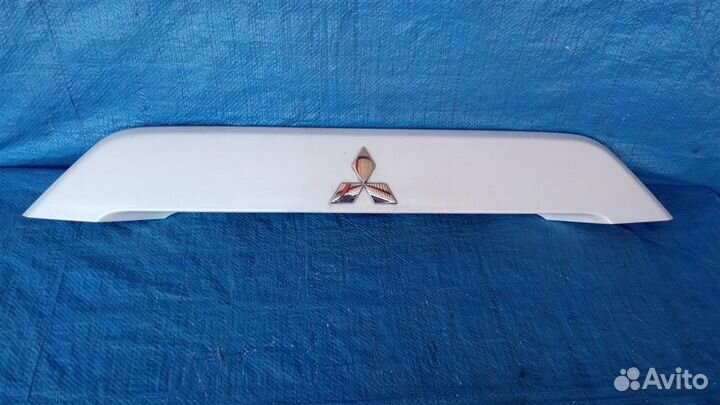 Накладка на крышку багажника mitsubishi outlander