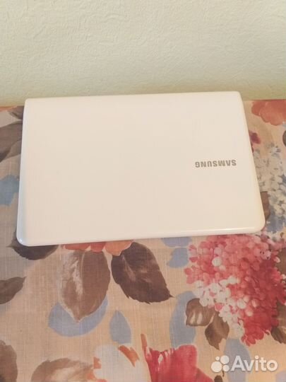 Нетбук Samsung NC110P