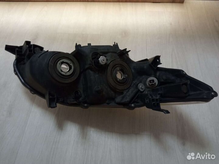 Фара передняя левая на Toyota Corolla E 150