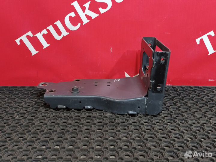 Кронштейн подножки правый Mercedes-Benz Actros
