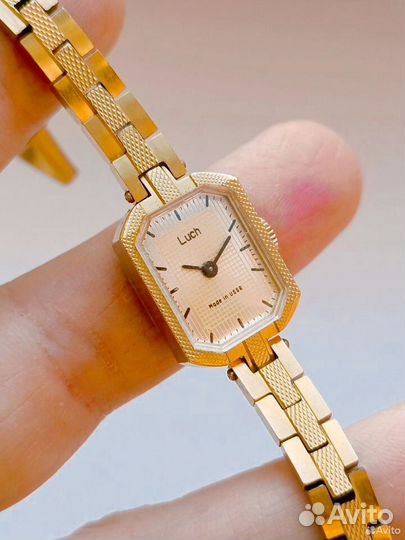 Часы СССР луч женские новые с хранения