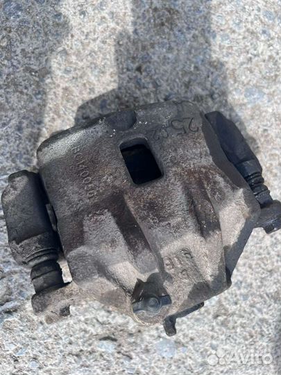 Передние суппорт тормозной хуандай sonata