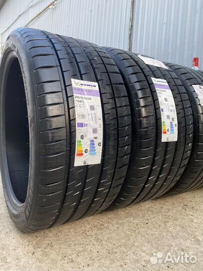 Michelin Pilot Sport 4 S 275/35 R20 и 285/35 R20 104Y