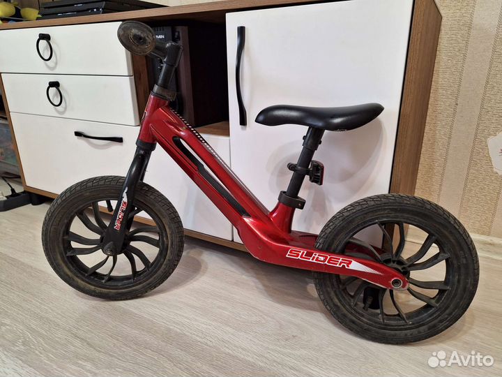 Беговел детский с ручным тормозом