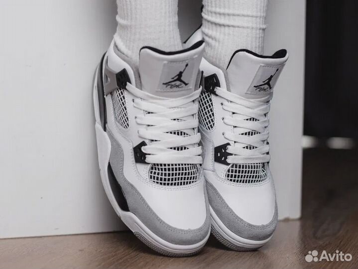 Nike Air Jordan 4 Retro 