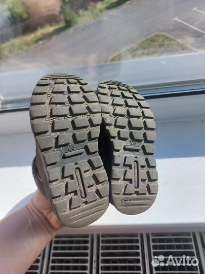 Ботинки на мальчика 23