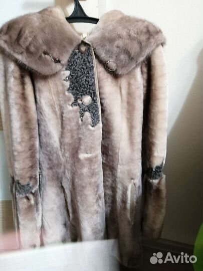 Шуба мутоновая с капюшоном