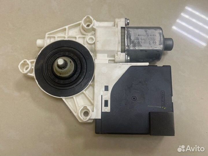 Мотор стеклоподъемника передний левый Volkswagen