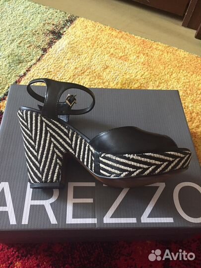 Босоножки новые