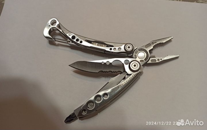 Мультитул leatherman skeletool