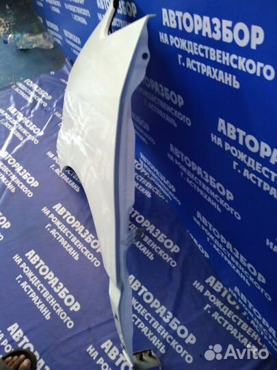 Переднее левое крыло. Toyota Noah минивен 1AZ-FSE