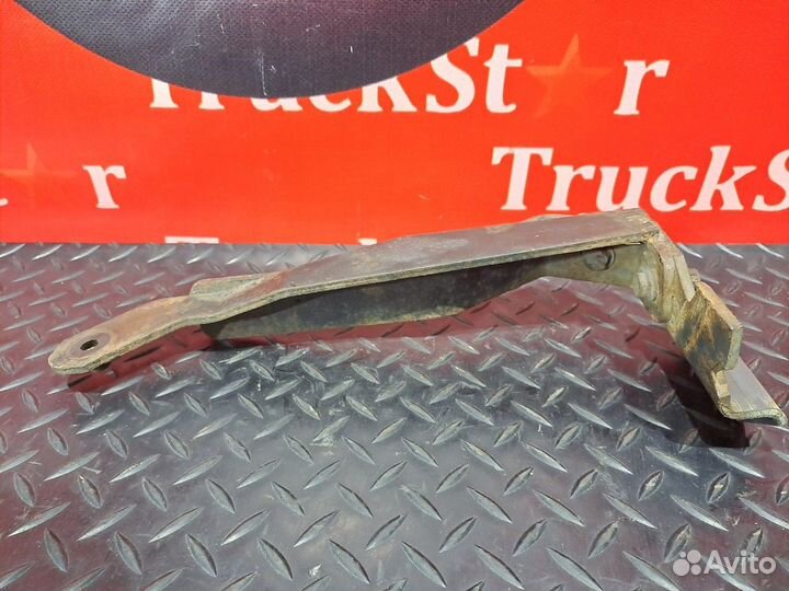 Кронштейн защиты двигателя правый Daf XF105