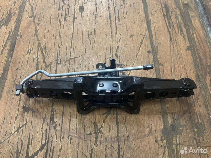 Домкрат на Volvo s40 c30 c70