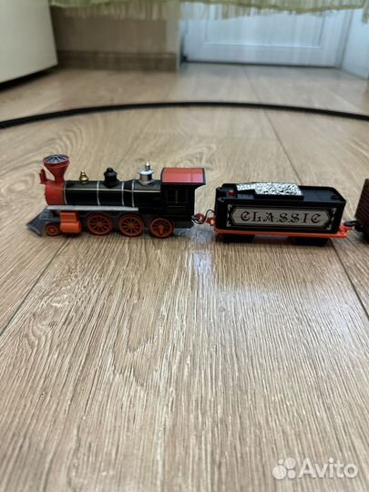 Железная дорога с поездом