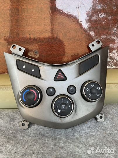 Блок управления климатом chevrolet aveo t300
