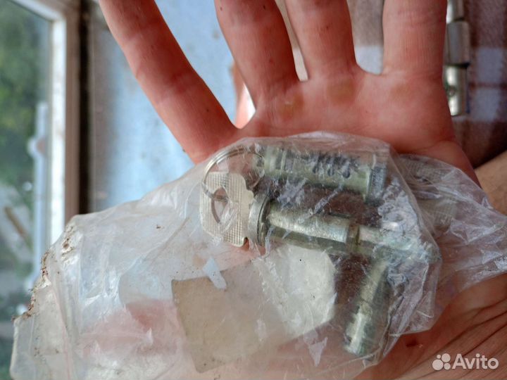 Личинка замка ваз 2114