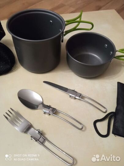 Новый набор посуды для приготовления пищи на приро