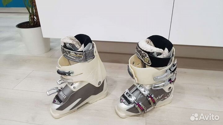 Горнолыжные ботинки с сумкой