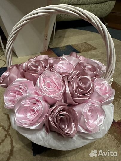 Розы из атласных лент