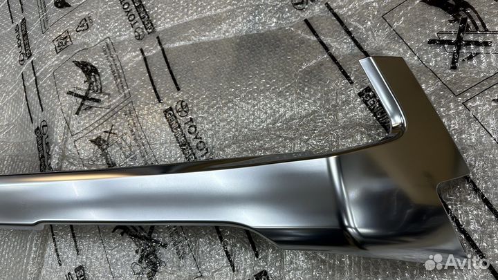 Lexus LX хром нижний на решетку новый оригинал