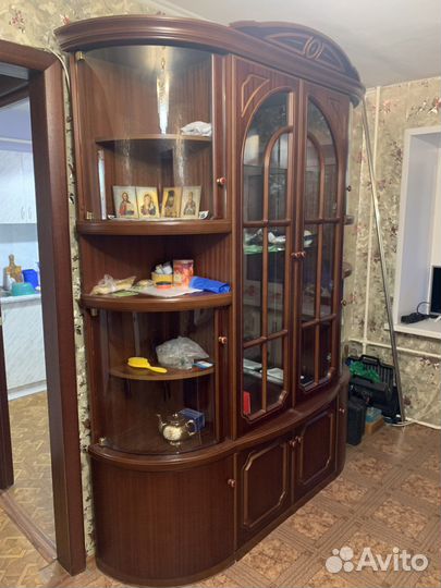 Антикварный дубовый шкаф