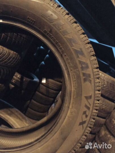 Bridgestone Blizzak VRX 215/55 R16