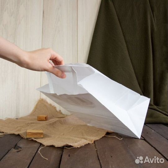 Белый крафт пакет с плоскими ручками