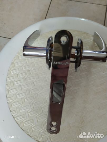 Дверная ручка с замком