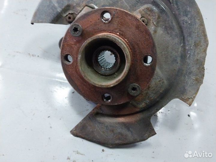 Кулак поворотный передний левый Renault Logan