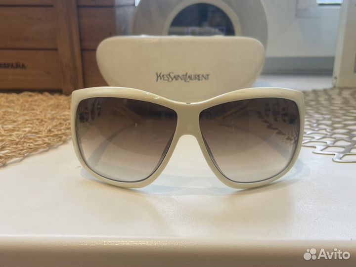 Солнцезащитные очки YvesSaintLaurent