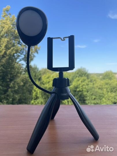Штатив для телефона с лампой