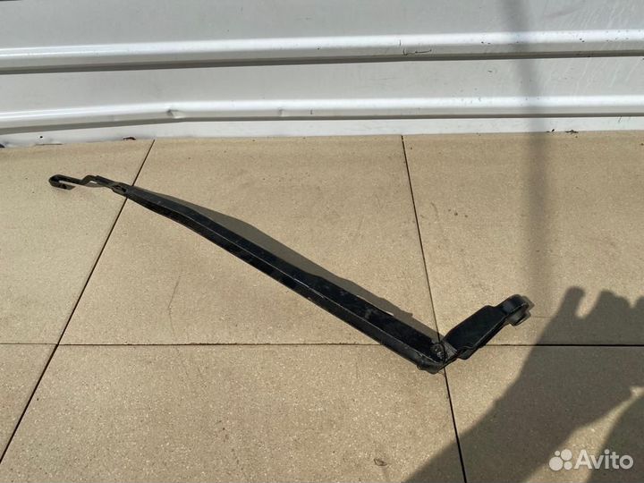 Поводок дворника правый Nissan Primera P12