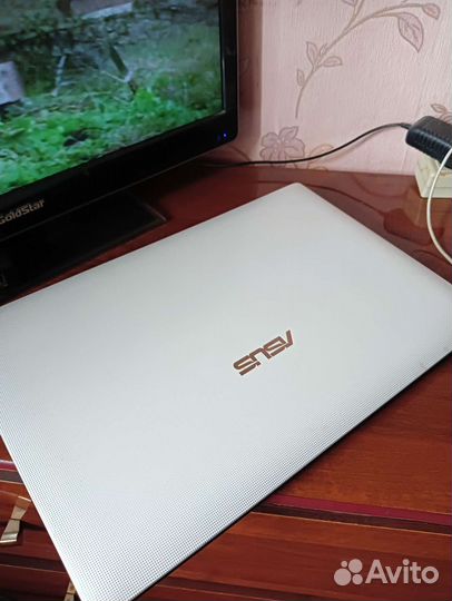 Ноутбук asus