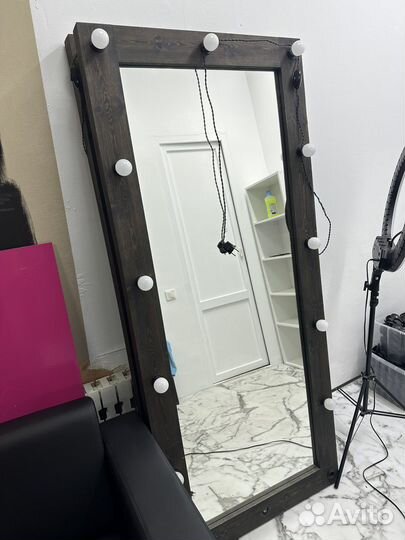 Гримерное зеркало с лампочками во весь рост