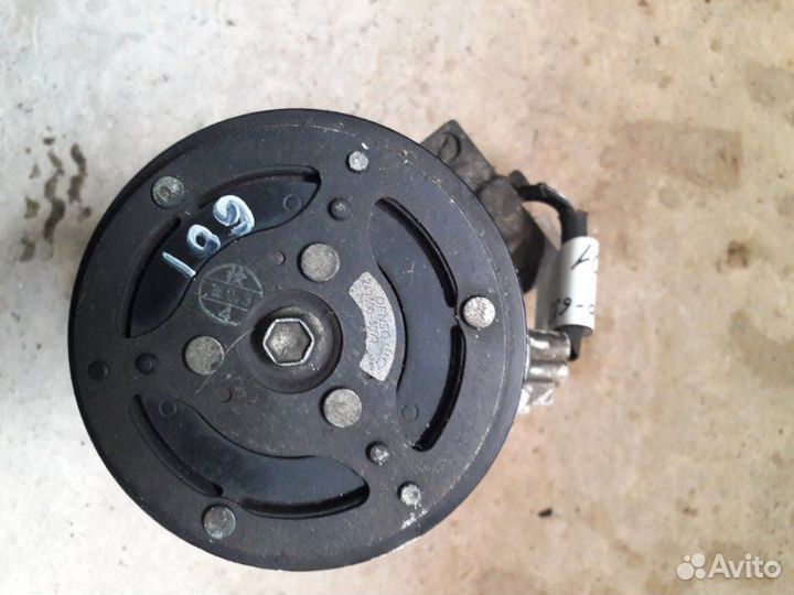 Компрессор кондиционера Toyota Corolla E120