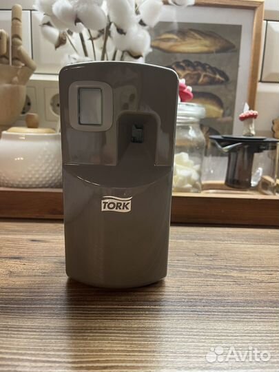 Диспенсер Tork для освежителя воздуха