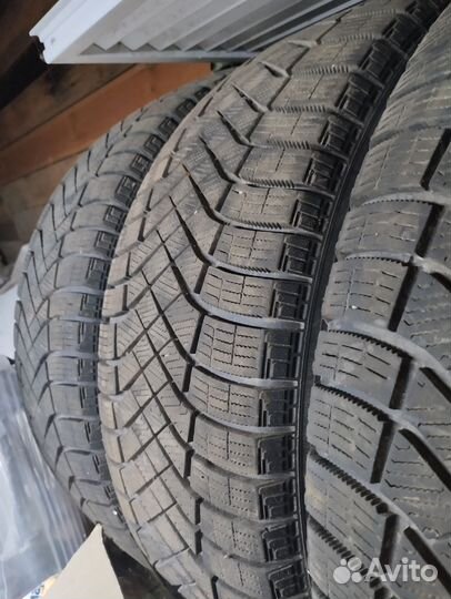 Pirelli Ice Zero FR 235/60 R18