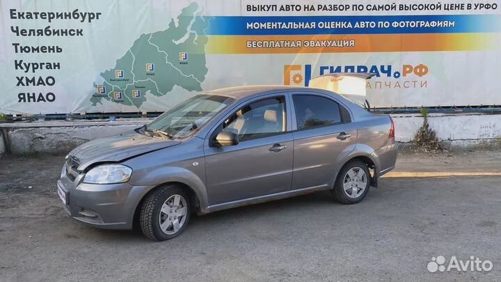 Накладка торпедо правая Chevrolet Aveo (T250) 96655343