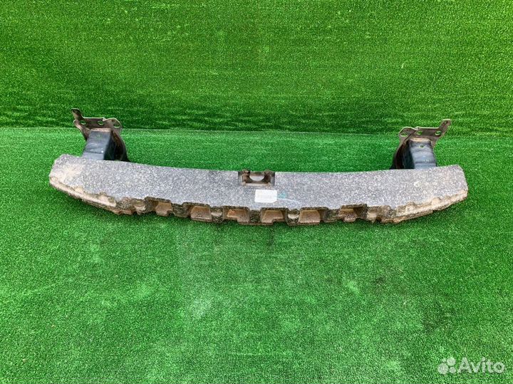 Усилитель бампера передний Volkswagen Golf 5 caxa