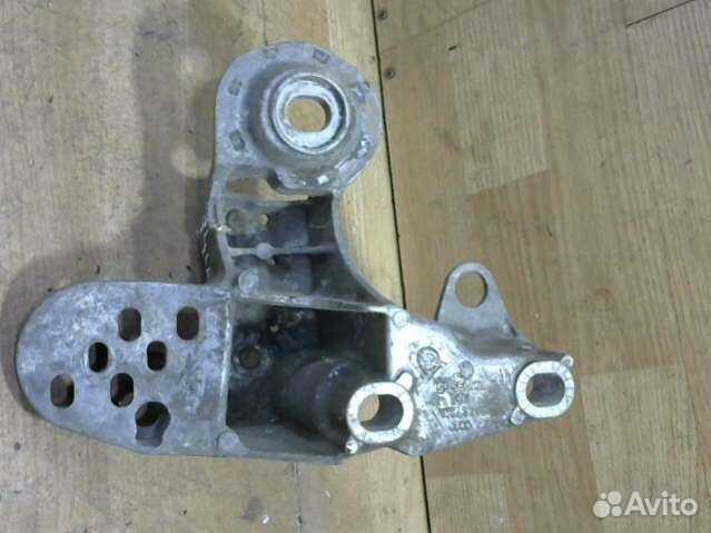Кронштейн двигателя Volkswagen Passat B5 8E0199351