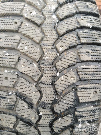 Bridgestone Blizzak Spike-01 235/60 R17