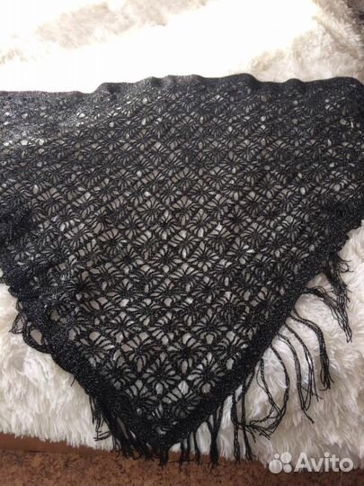 Шаль вязаная белая и черная