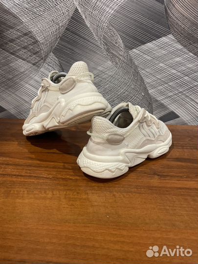 Кроссовки Adidas ozweego размер 38